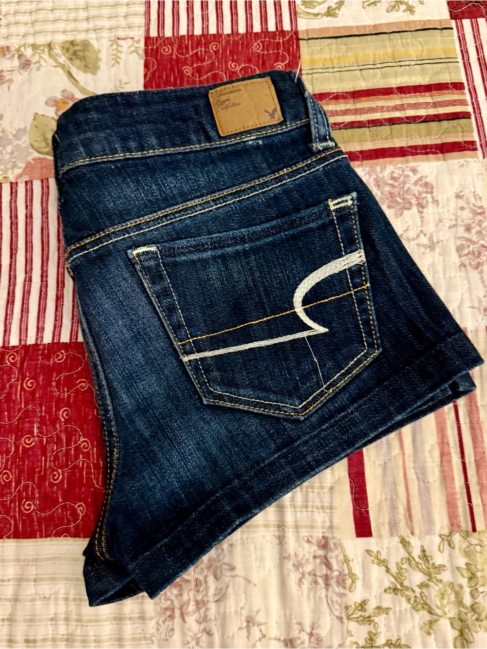 American Eagle Dark Wash Stretch Denim Short Shorts - Size 4 - Picture 2 of 2